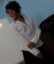 молодая девушка переводчик английского языка 