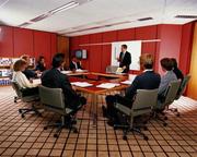 Набираем людей с опытом преподавателя.